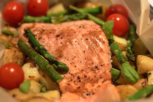 Baked salmon and asparagus