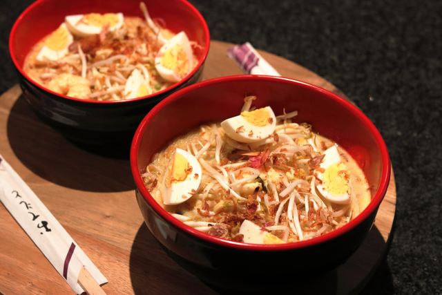 Prawn & Egg laksa